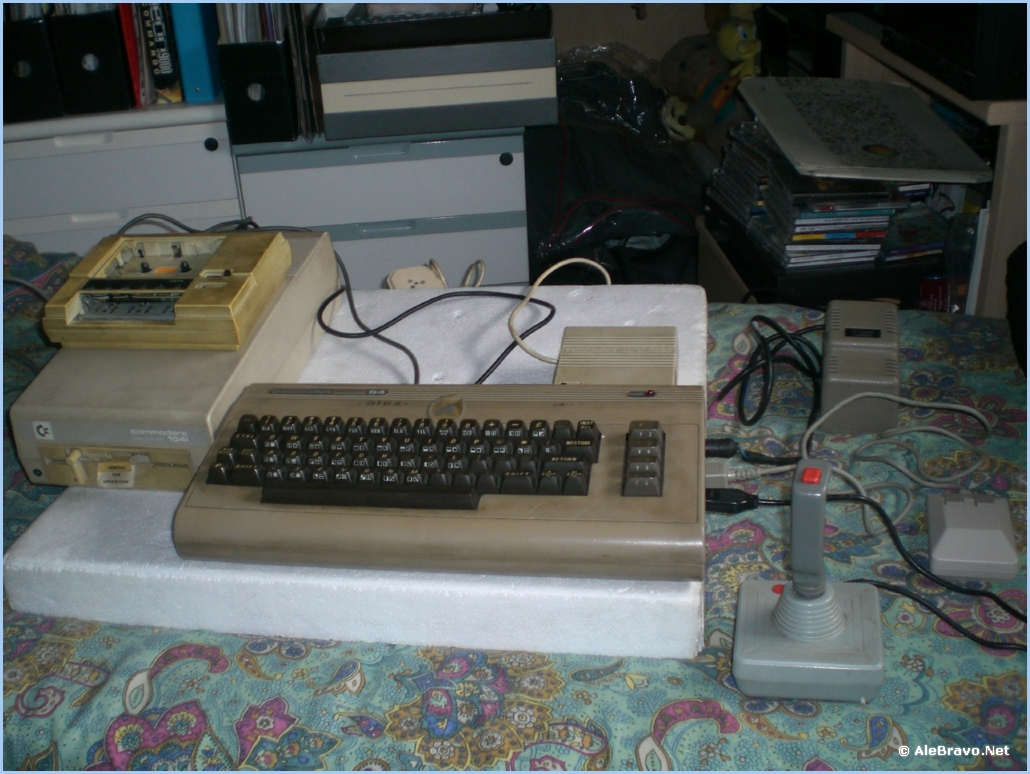 C64-Disk drive-Tape drive-Adat_telem-Joystick